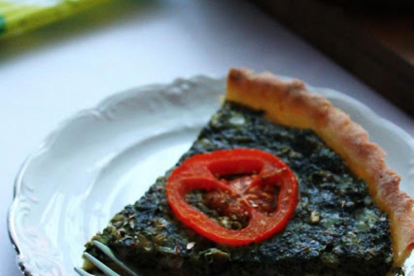 Tarta z serkiem wiejskim i szpinakiem