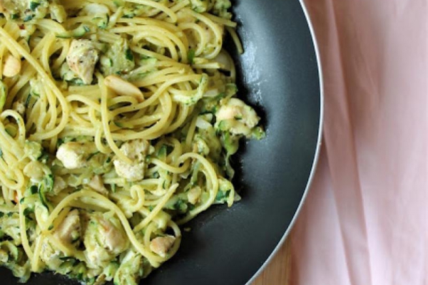 Kurczak z cukinią i pesto