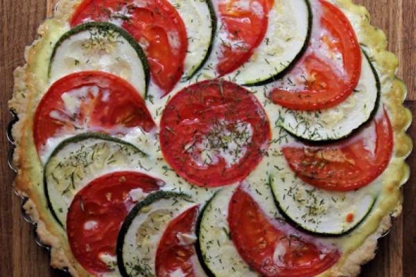Fit tarta z cukinią i pomidorami