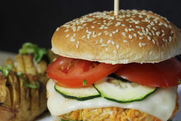 Burger marchewkowy