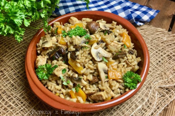 Risotto z grzybami suszonymi i kurczakiem na winie