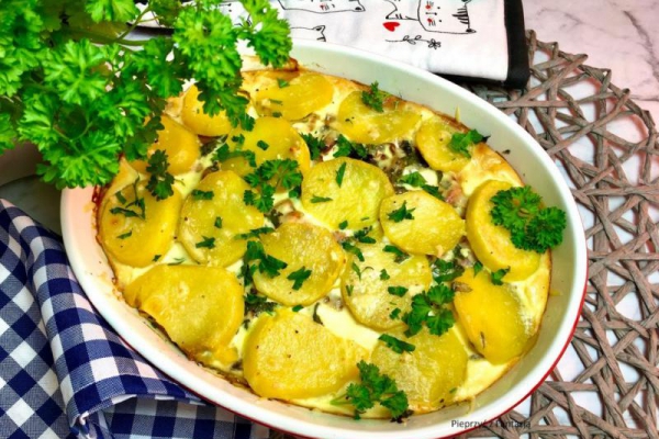Zapiekanka ziemniaczana z pieczarkami i boczkiem