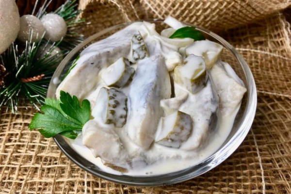 Śledzie w śmietanie