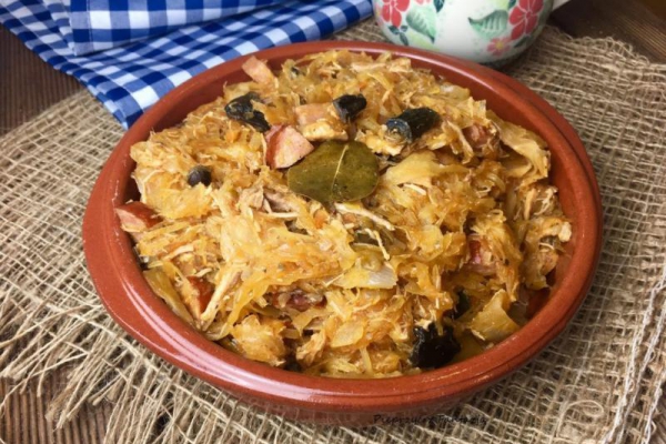 Bigos z grzybami i kiełbasą