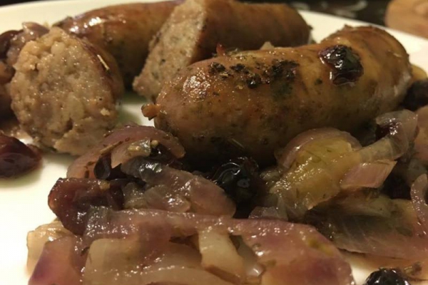 Biała kiełbasa zapiekana w piwie