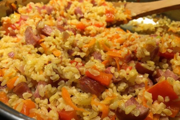 Kasza bulgur z kiełbasą – kaszotto