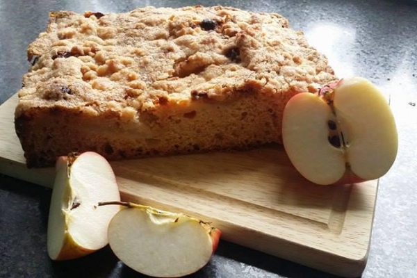 Ciasto drożdżowe z jabłkami i kruszonką