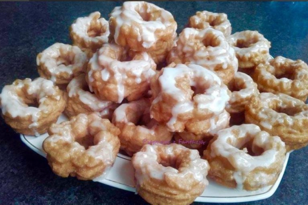 Gniazdka (pączki hiszpańskie)