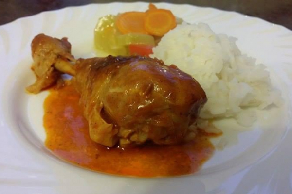 Pieczone pałki z kurczaka w sosie pomidorowym