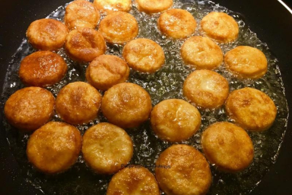 Orzeszki serowe – mini pączki