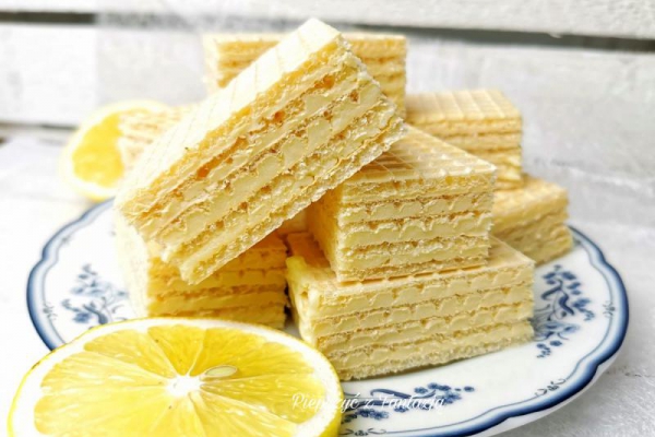 Domowe wafle cytrynowe