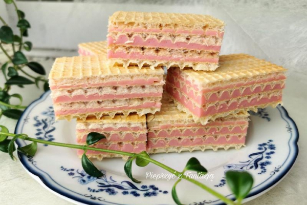 Domowe wafle z galaretką i mlekiem w proszku