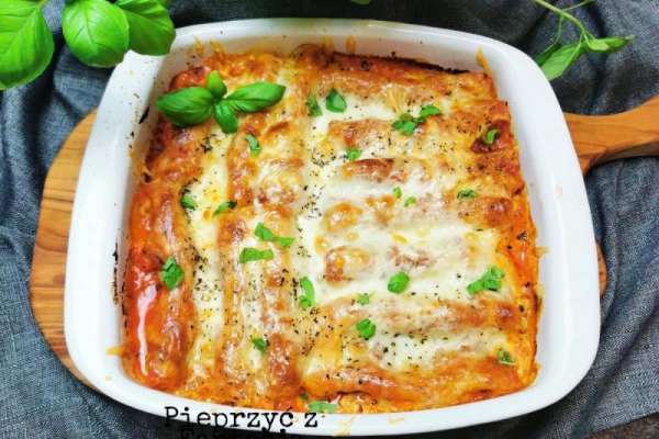 Zapiekane cannelloni z mozarellą i pomidorkami koktajlowymi