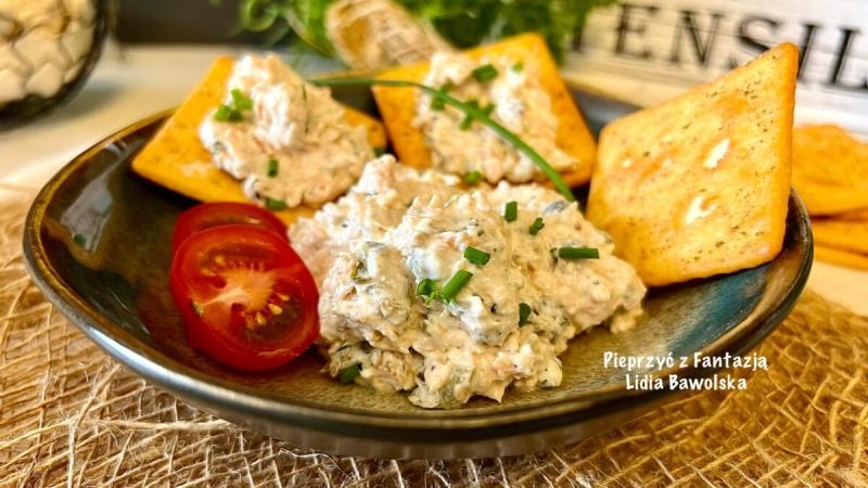 Pasta z łososia z serkiem ziołowym i kaparami – idealna na kanapki