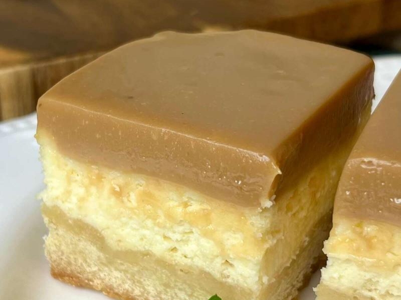 Sernik Milionera – kremowy, karmelowy, na kruchym spodzie