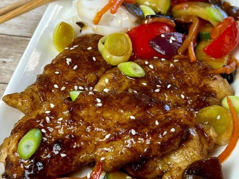 Kurczak po japońsku w sosie sojowym – prosty obiad z charakterem