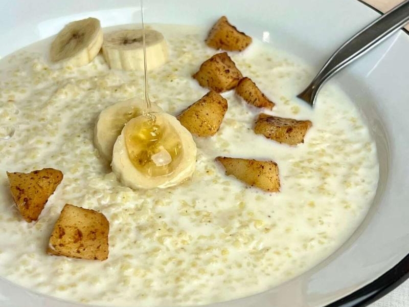 Zupa mleczna z kaszą – zapomniane śniadanie, które wraca na stoły