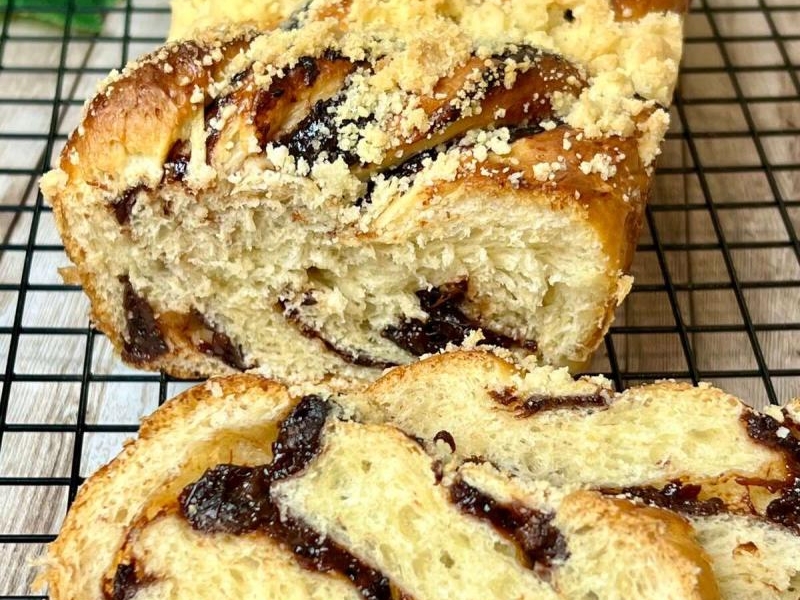 Ciasto drożdżowe z powidłami śliwkowymi