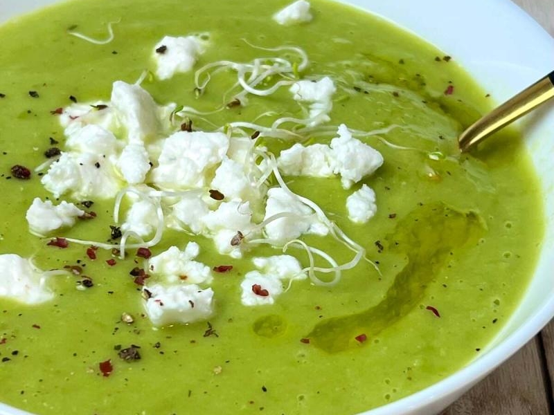 Zupa krem z zielonego groszku z fetą