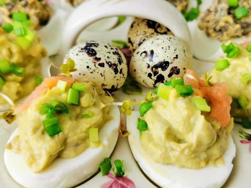 Jajka faszerowane awokado