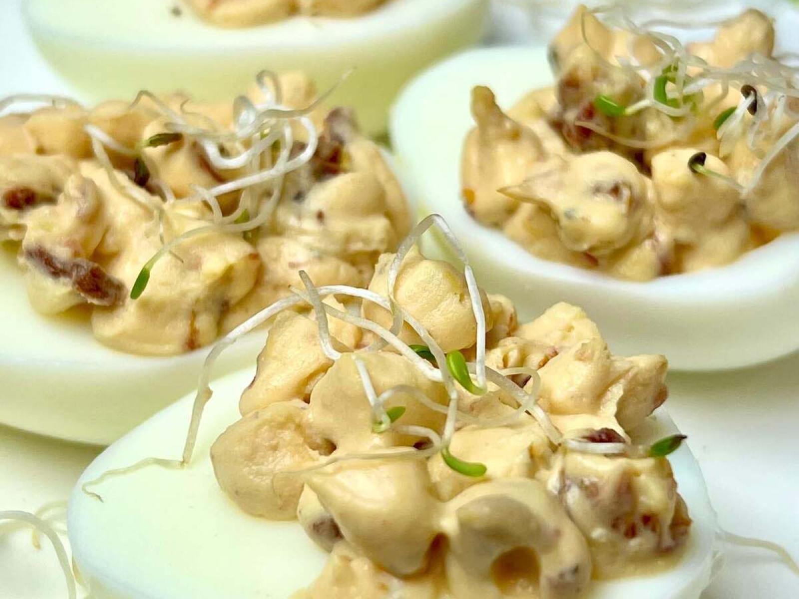 Jajka faszerowane suszonymi pomidorami