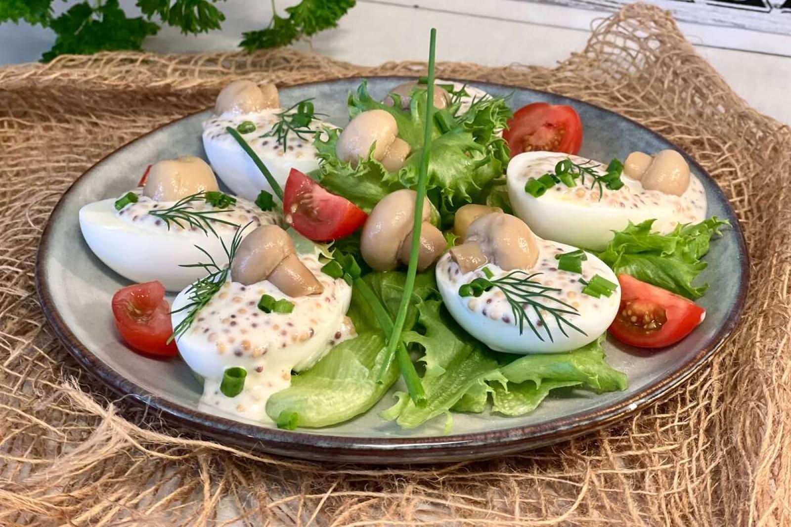 Jajka w sosie musztardowym