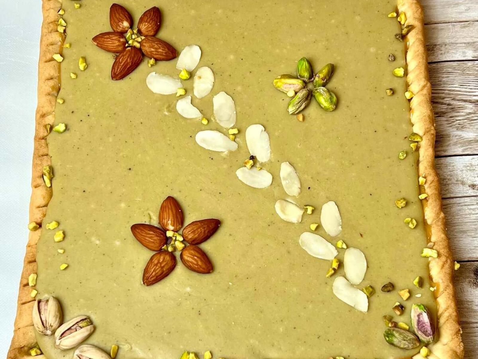 Mazurek pistacjowy z kajmakiem – prosty i efektowny przepis na Wielkanoc