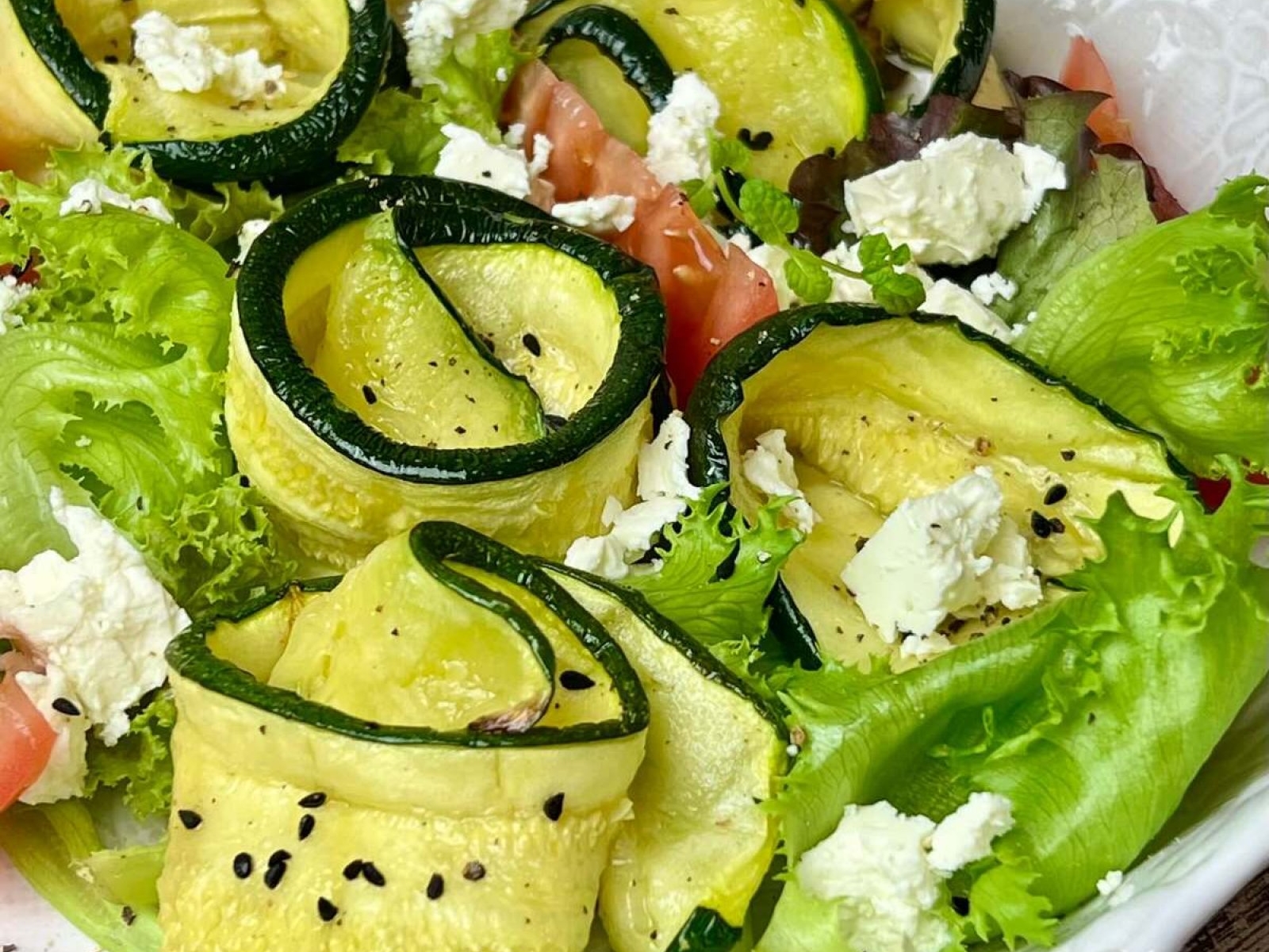 Sałatka z pieczoną cukinią i fetą