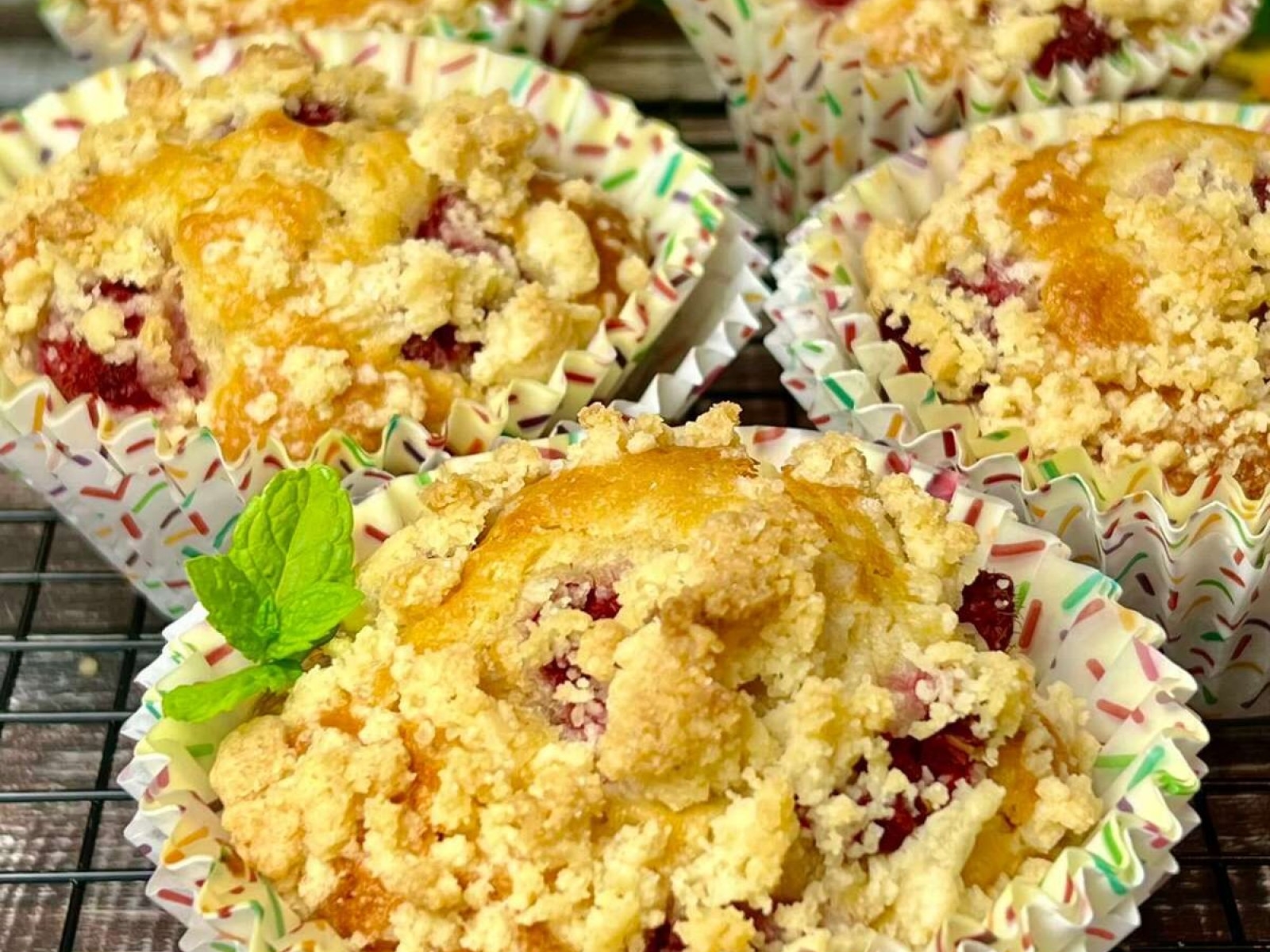Muffinki z malinami i kruszonką