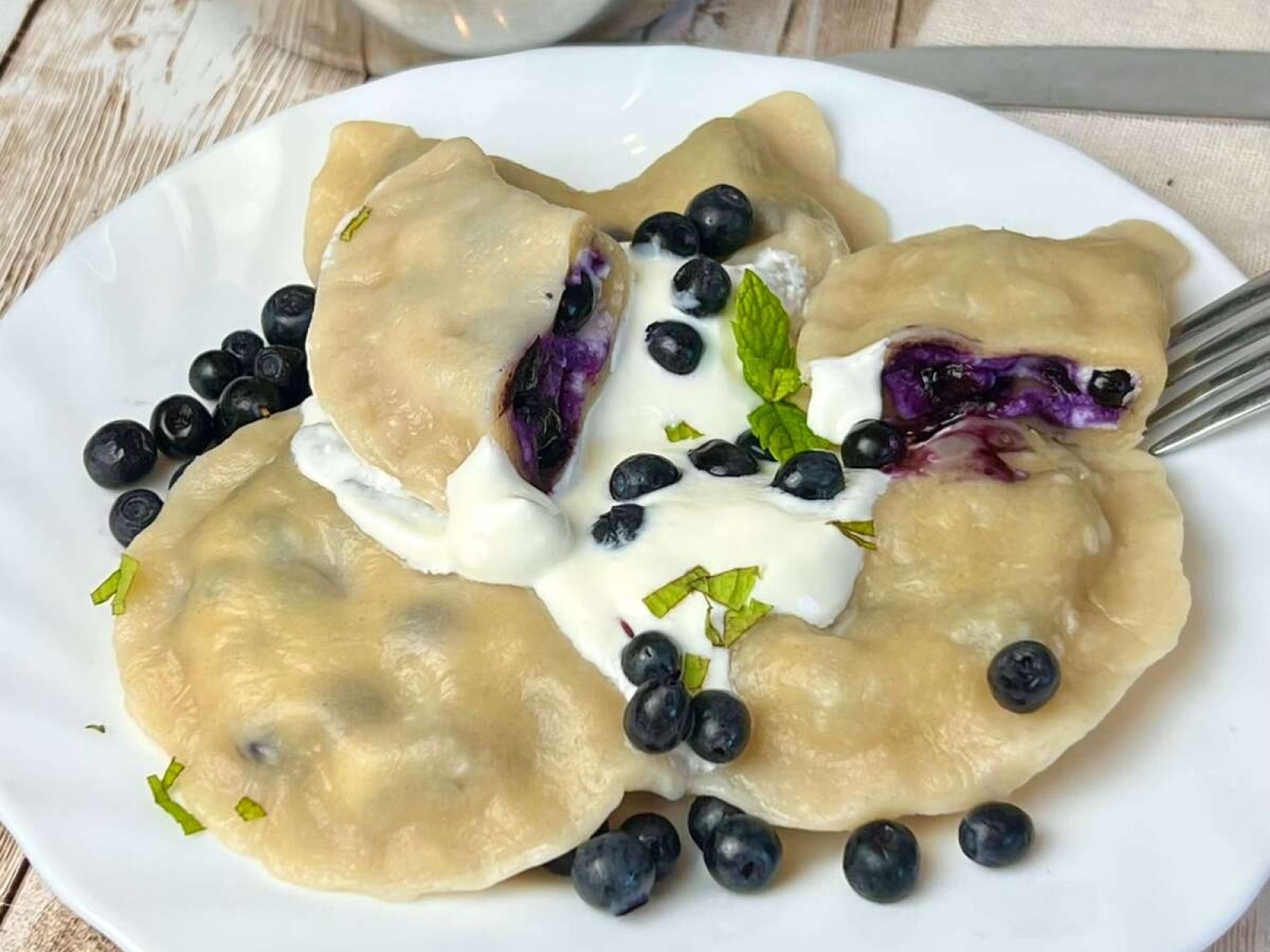 Pierogi z jagodami i ricottą