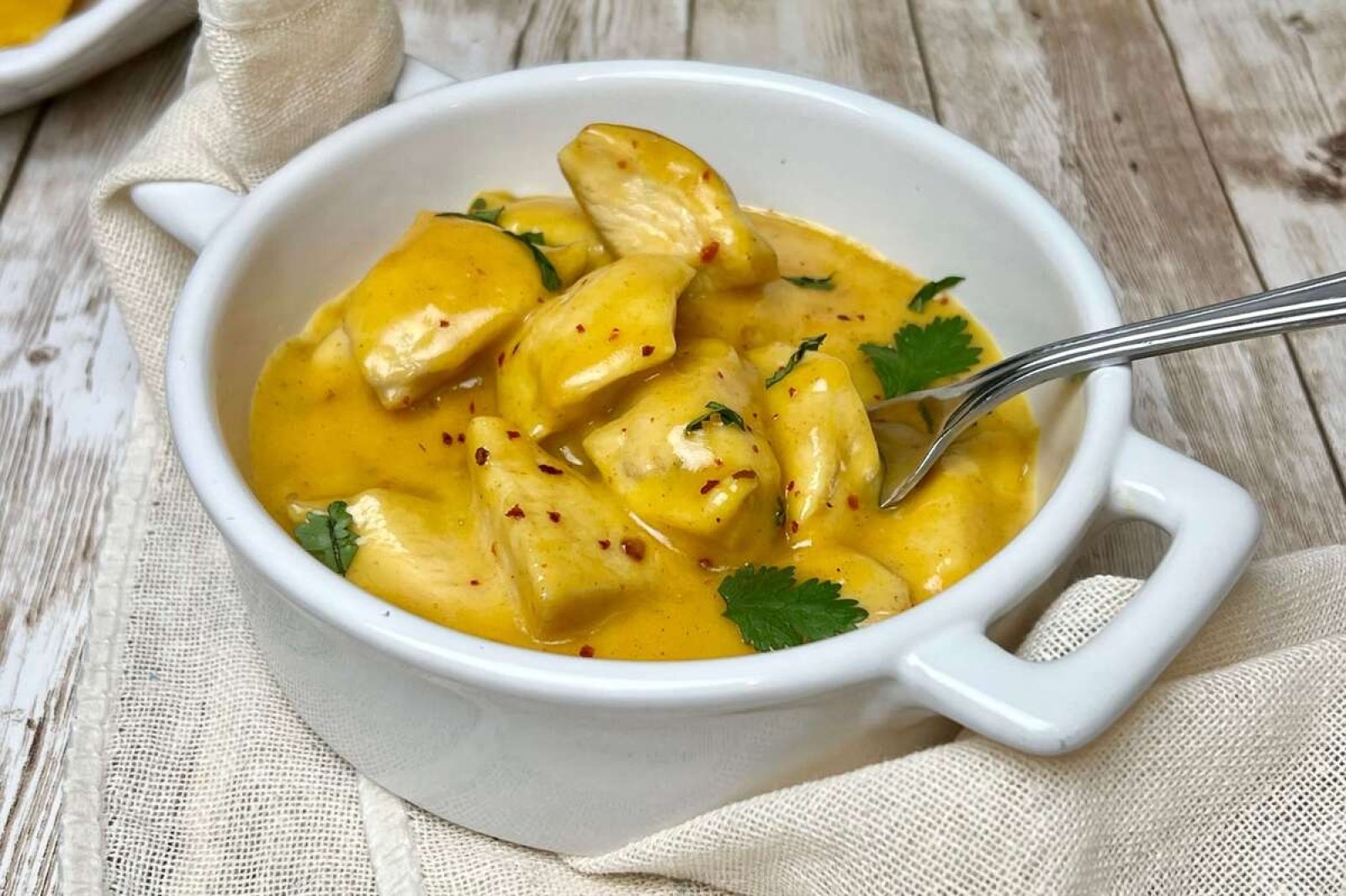 Kurczak w sosie mango chutney z curry