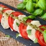 Sałatka caprese z pesto...
