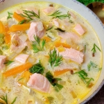 Zupa rybna z łososiem i...