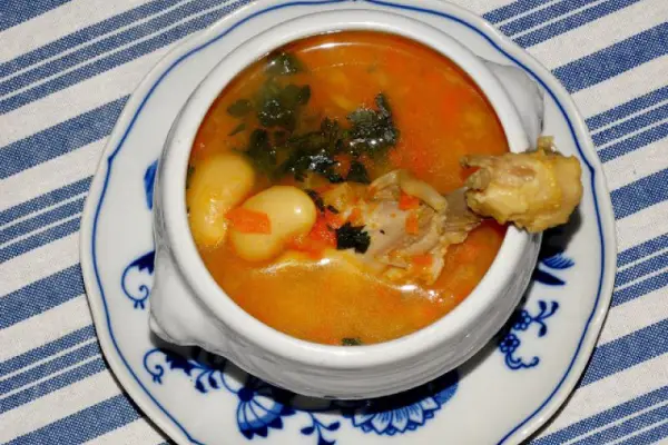 Wiejska zupa z fasolą