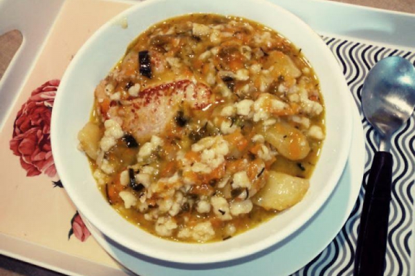 Gęsta zupa zacierkowa