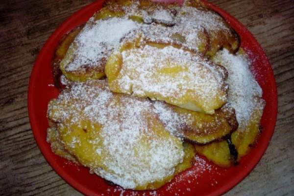Owoce smażone w cieście drożdżowym