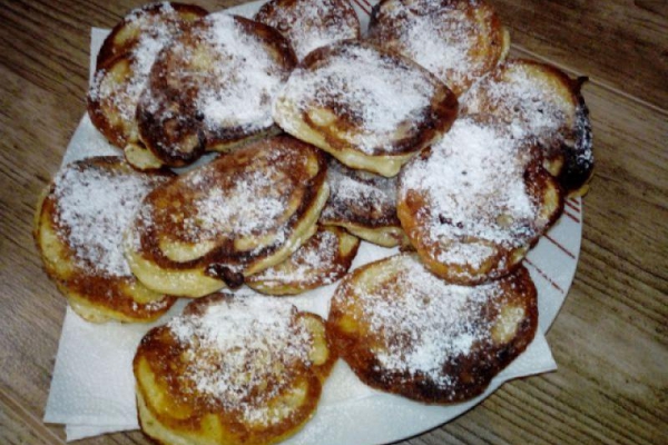 Drożdżowe racuchy z dżemem