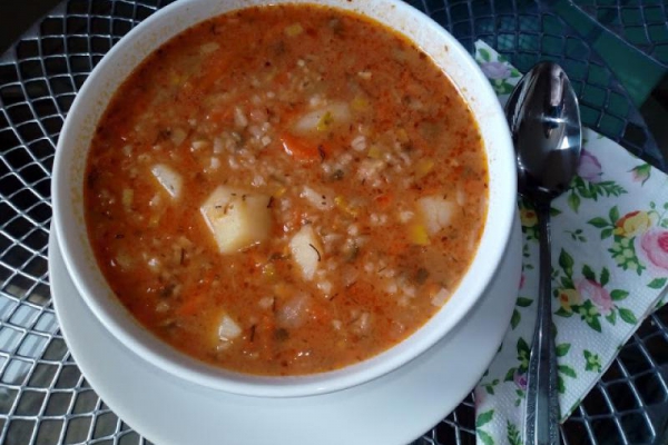 Krupnik lekko pomidorowy