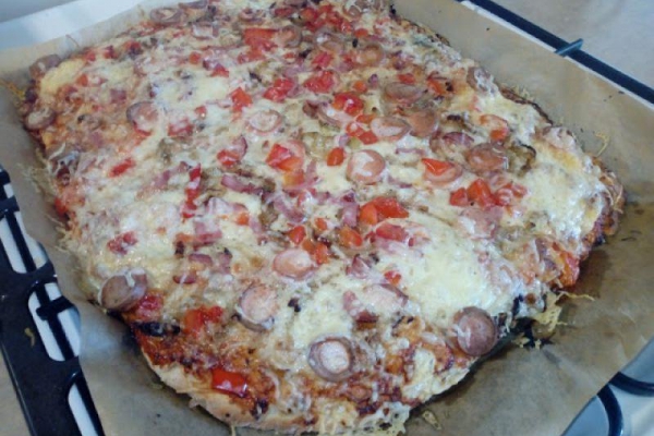 Pizza na ziołowym cieście