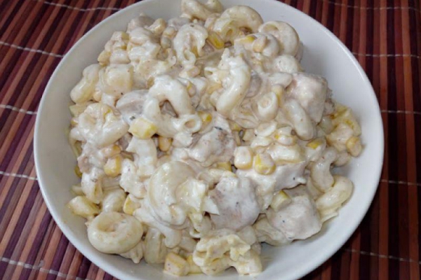 Sałatka z ananasem