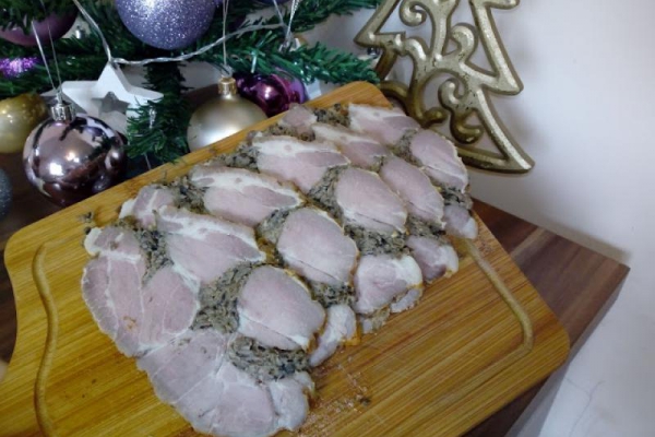 Karkówka faszerowana pieczarkami