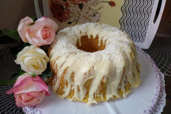 Gotowana babka cytrynowa z jabłkami