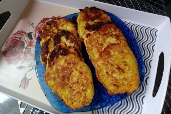 Placki z cukinii z serem feta