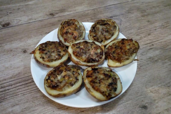 Ziemniaki faszerowane pieczarkami