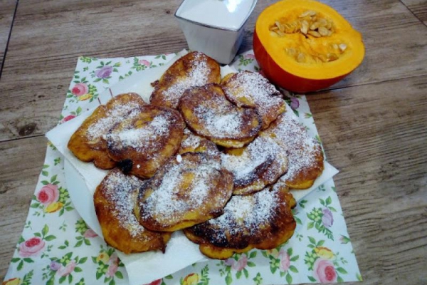 Drożdżowe placki z dyni z jabłkiem