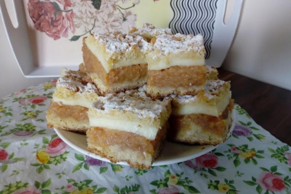 Szarlotka z budyniem