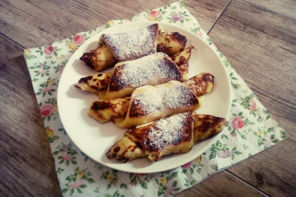 Naleśnikowe rogaliki z serem