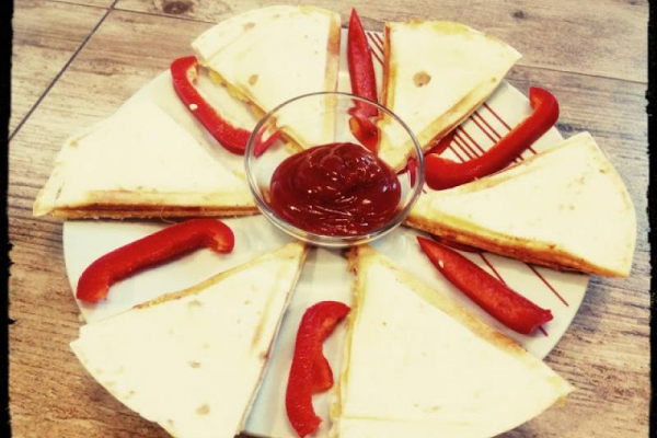 Mini quesadilla z boczkiem z tostera