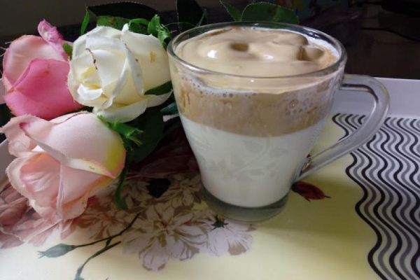 Kawa po koreańsku (dalgona caffee)