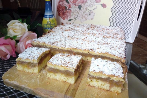 Oszukana szarlotka (ciasto z rabarbarem)